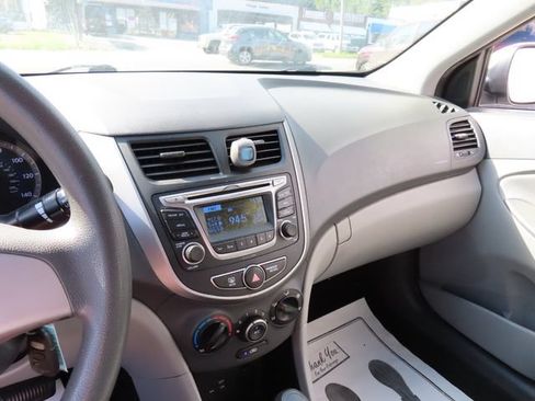 Used 2017 Hyundai Accent SE FWD image 18