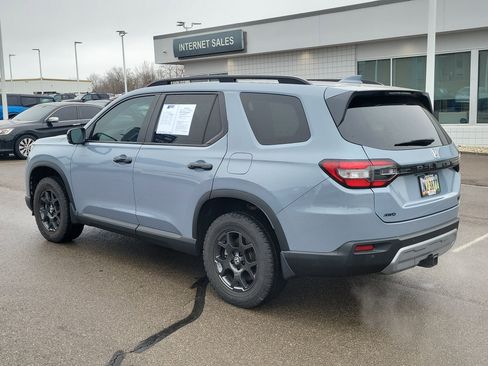 Used 2024 Honda Pilot TrailSport image 3