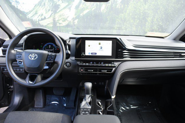 Used 2025 Toyota Camry LE FWD image 18