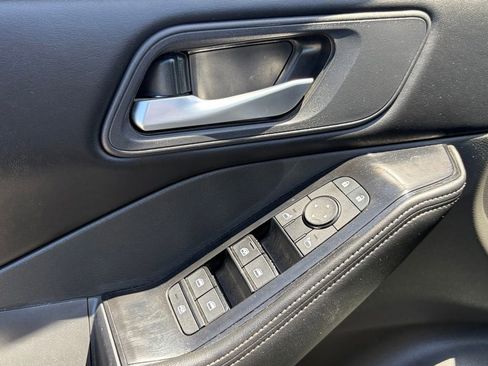 Used 2025 Nissan Rogue SV FWD image 5