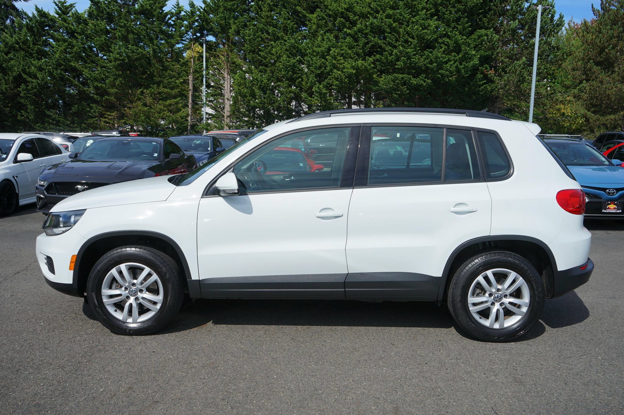 Used 2017 Volkswagen Tiguan S FWD image 3