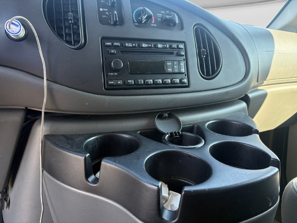 Used 2006 Ford E-350 and Econoline 350 XL RWD image 12