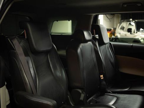 Used 2022 Kia Carnival EX FWD image 16