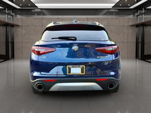 Used 2018 Alfa Romeo Stelvio Sport w/ Quick Order Package 22J Sport AWD/4WD image 9