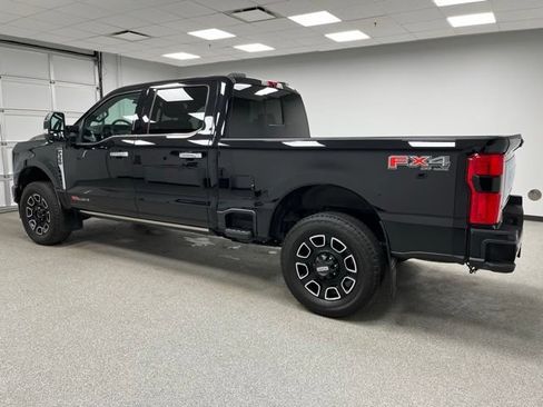 Used 2023 Ford F350 Platinum AWD/4WD image 7