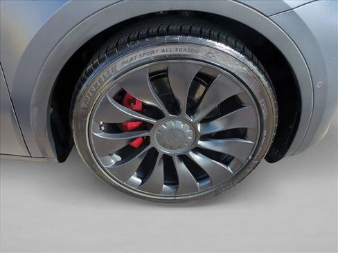 Used 2022 Tesla Model Y Performance image 24
