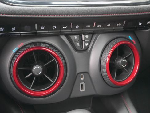 Used 2022 Chevrolet Blazer RS w/ Enhanced Convenience Package image 26