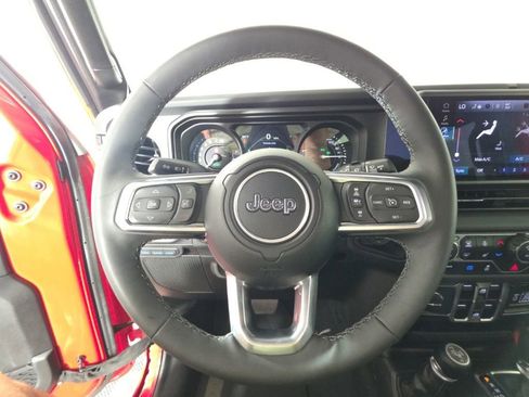 Used 2025 Jeep Wrangler Unlimited Sahara w/ Safety Group AWD/4WD image 25