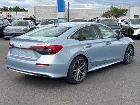 Used 2023 Honda Civic Touring image 3