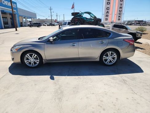 Used 2013 Nissan Altima 3.5 SL w/ Technology Pkg image 7