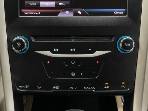 Used 2013 Ford Fusion SE FWD image 23