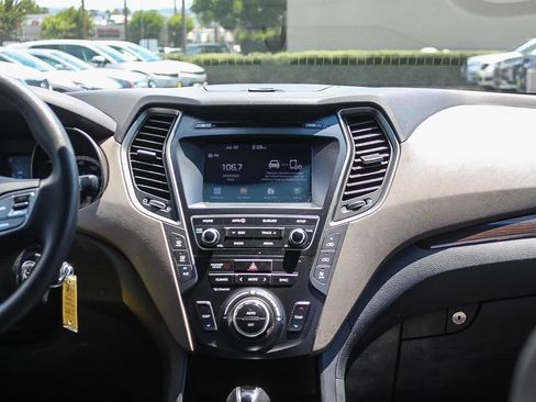 Used 2019 Hyundai Santa Fe XL SE FWD image 17