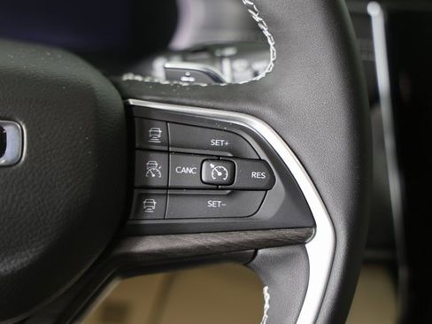 Used 2025 Jeep Grand Cherokee L Limited w/ Black Appearance Package image 16