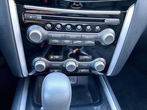 Used 2020 Nissan Pathfinder S image 15