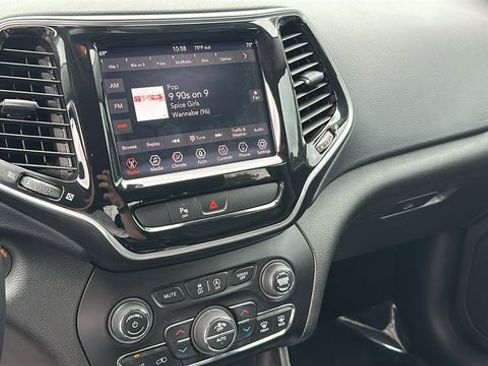 Used 2019 Jeep Cherokee Limited FWD image 28