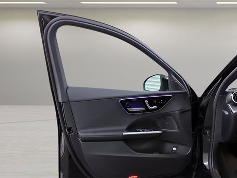 Used 2025 Mercedes-Benz C 300 Sedan image 13