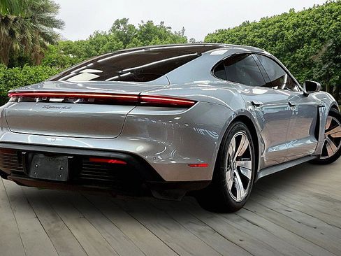 Used 2021 Porsche Taycan 4S w/ Premium Package image 2