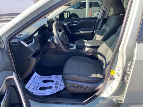 Used 2021 Toyota RAV4 XLE AWD/4WD image 11