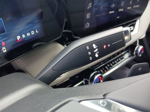 New 2026 Chevrolet Equinox LT w/ Convenience Package II image 32