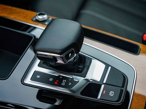 Used 2022 Audi Q5 Premium image 20