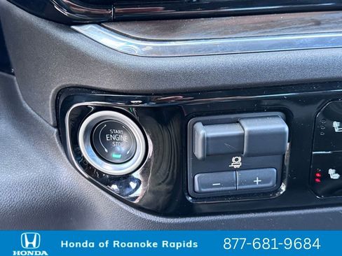 Used 2025 GMC Sierra 1500 SLT image 15