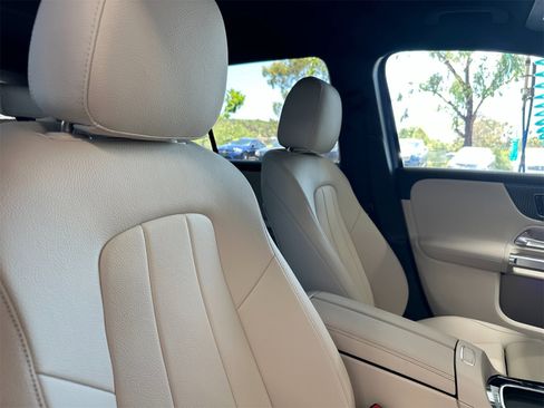 New 2025 Mercedes-Benz GLB 250 4MATIC image 17