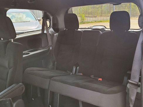 Used 2019 Dodge Grand Caravan SE FWD image 22