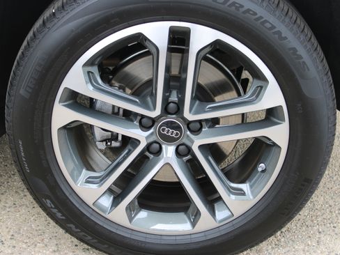 Certified 2025 Audi Q5 Premium w/ Convenience Package AWD/4WD image 13
