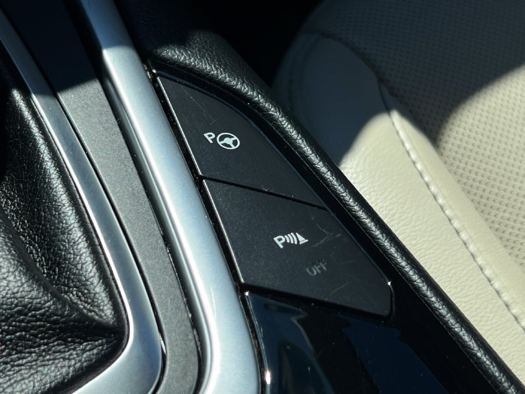 Used 2018 Ford Edge Titanium w/ Equipment Group 302A FWD image 48