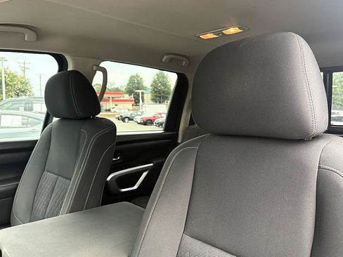 Used 2018 Nissan Titan SV RWD image 16