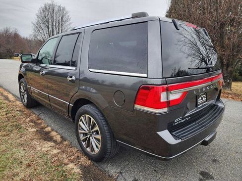 Used 2017 Lincoln Navigator Select image 8
