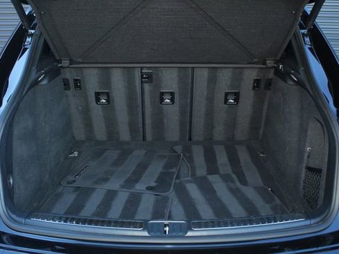 Certified 2023 Porsche Macan image 12