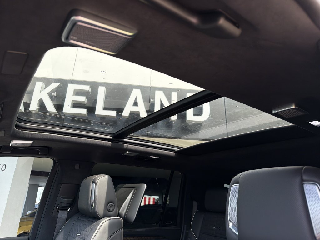 Certified 2026 Cadillac Escalade ESV Platinum Sport w/ LPO, ONYX Package AWD/4WD image 27