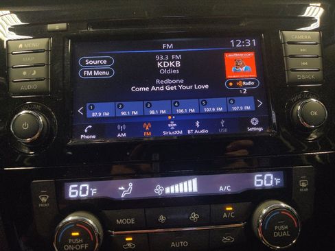 Used 2020 Nissan Rogue SV w/ Premium Package FWD image 25
