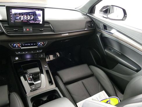Certified 2025 Audi Q5 2.0T Premium AWD/4WD image 7