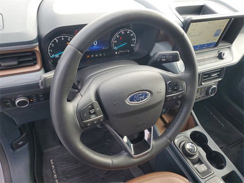 Used 2023 Ford Maverick Lariat w/ Lariat Luxury Package image 18