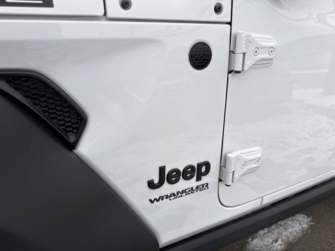 Used 2022 Jeep Wrangler Unlimited Sport image 15