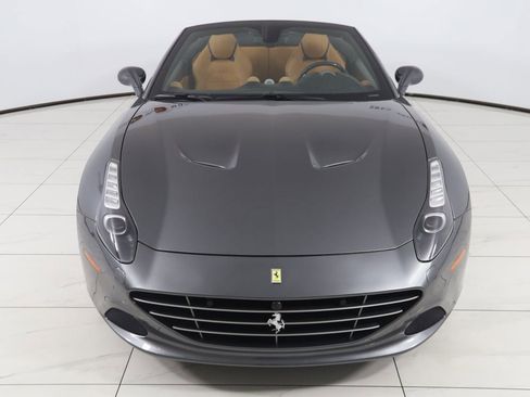 Used 2018 Ferrari California T image 97