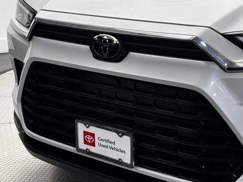 Used 2024 Toyota Grand Highlander AWD image 2