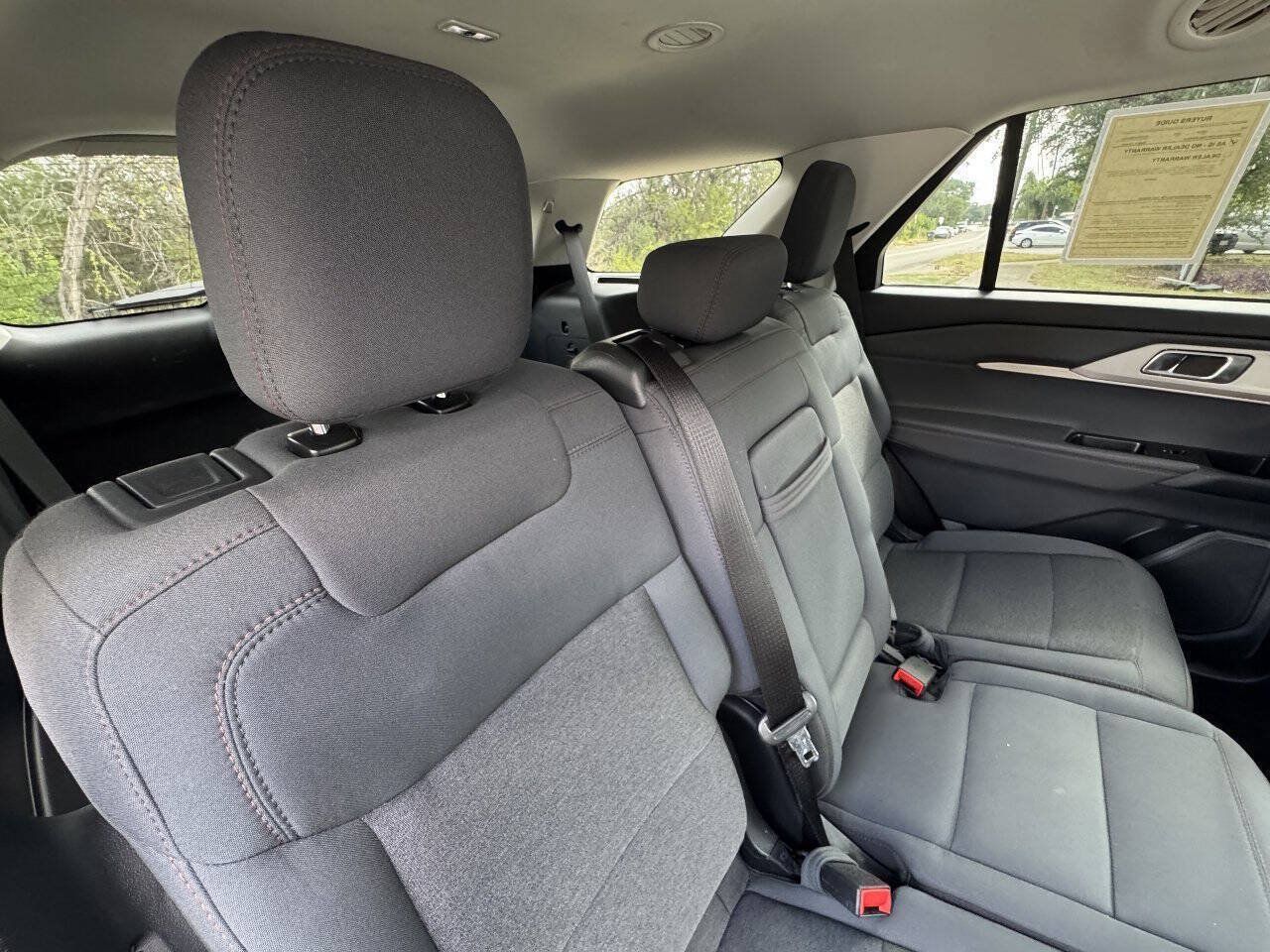 Used 2025 Ford Explorer Active RWD image 28