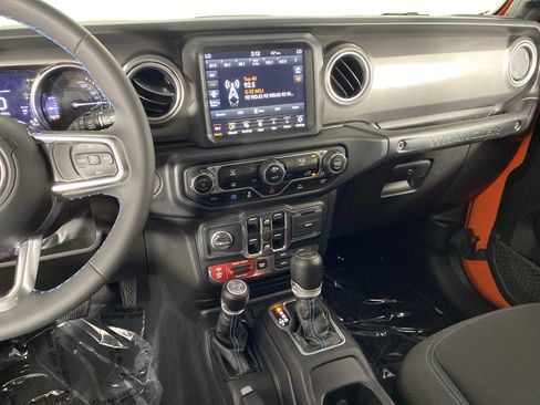 Used 2023 Jeep Wrangler Unlimited Rubicon 4xe AWD/4WD image 28