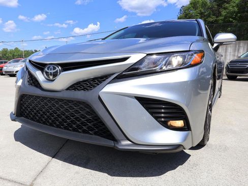 Used 2018 Toyota Camry SE w/ Convenience Package FWD image 30