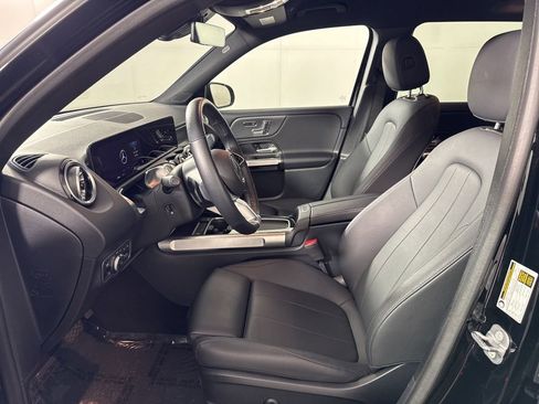 Used 2025 Mercedes-Benz GLB 250 4MATIC image 14