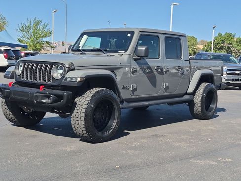 Used 2020 Jeep Gladiator Overland AWD/4WD image 8