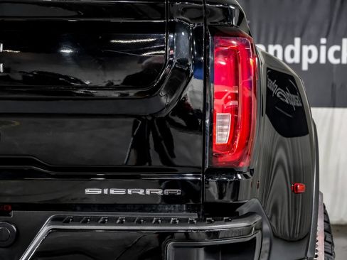 Used 2023 GMC Sierra 3500 Denali w/ Technology Package AWD/4WD image 44