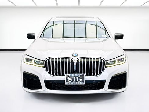 Used 2020 BMW 740i w/ M Sport Package RWD image 2
