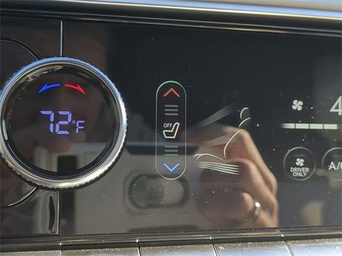 Used 2023 Genesis Electrified GV70 Advanced image 23