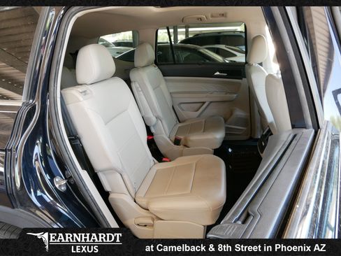 Used 2021 Volkswagen Atlas SE w/ Panoramic Sunroof Package AWD/4WD image 3
