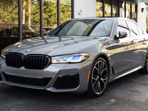 Used 2021 BMW 530i w/ M Sport Package RWD image 3