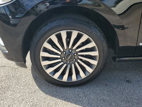 Used 2019 Lincoln Navigator Reserve image 5